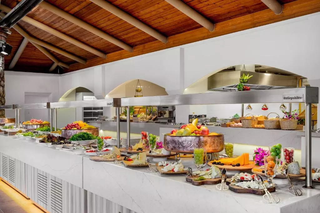 سلف عصرانه هتل مارتی ریزورت مارماریس